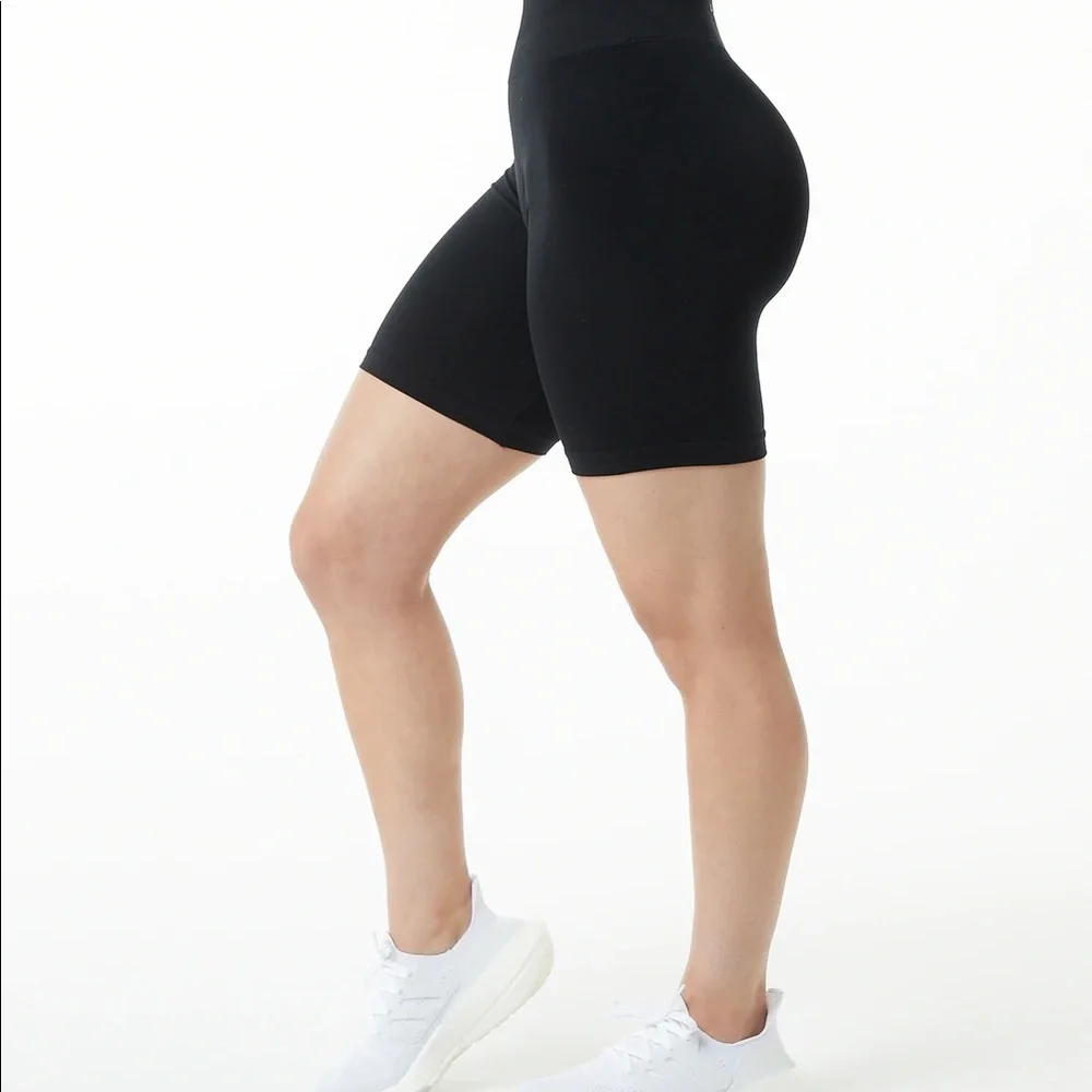 Alphalete AMPLIFY SHORT 7.5" - Picture 1 of 7